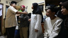 Prabowo Peluk Orang Tua Almarhum Affan, Suasana Haru Iringi Kunjungan ke Rumah Duka