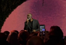 Brian McKnight Jadi Bintang Tamu Resepsi Pernikahan Darma Mangkuluhur-Patricia Schuldtz