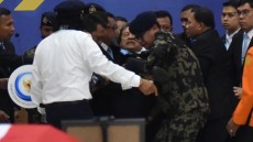 Mendadak Oleng dan Jatuh, Menteri Trenggono Pingsan di Tengah Upacara Duka KKP