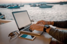 Buat Pekerja Swasta, Ini Ketentuan Pemerintah Soal WFA Saat Libur Nyepi & Idul Fitri