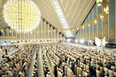 Melacak Legalitas Tarawih: Syaikh Al Utsaimin Tegaskan Bukan Sekadar Tradisi Umar