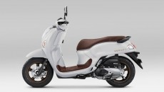 Bedah spesifikasi Honda Scoopy terbaru yang tampil lebih stylish dan tetap irit bahan bakar.