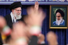 Iran Pasca Khamenei, Pembentukan Dewan Darurat dan Teka-Teki Suksesi Pemimpin Tertinggi