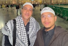 Pergi Umrah, Hamish Daud Tiba di Madinah di Tengah Gejolak Timur Tengah