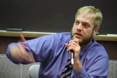 Mantan DJ Amerika Serikat Suhaib Webb Temukan Irama Spiritual pada Ramadhan Perdana