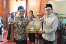 Fadli Zon Salurkan Bantuan dan Dorong Pelestarian Situs Syekh Burhanuddin di Padang Pariaman