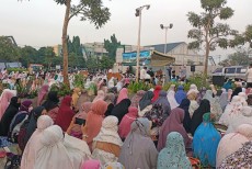 Syiar Islam di Hari Raya: Menggali Makna Sosiologis Shalat Id di Tanah Lapang