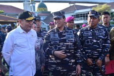 Kasal Bersama Menko Polkam RI dan Ketua Baznas Berangkatkan Gelombang Kedua Mudik Gratis Rute Jakarta-Semarang-Surabaya Menggunakan KRI Banda Aceh-593