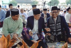 JK, Mahfud MD, dan Anies Baswedan Shalat Idulfitri di Masjid Al Azhar Jakarta