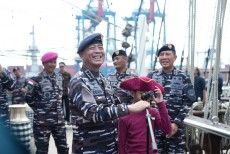 Pererat Sinergi Maritim, TNI AL Berikan Penghargaan Kepada Jurnalis Di Atas KRI Bima Suci