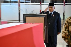 Prabowo Subianto Beri Penghormatan Terakhir Tiga Prajurit TNI Gugur di Lebanon