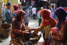 RenunganMalam: Belajar Cukup dengan Apa yang Dimiliki