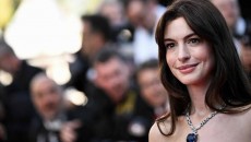 Usai Viral Ucap Insya Allah, Anne Hathaway Dihadiahi Mushaf Qur'an dari Fans