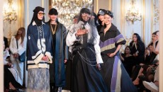 Gaya Hijab dengan Baret Curi Perhatian di Modest Fashion Week Perdana di Paris