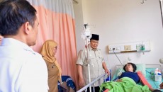 Pagi-Pagi Presiden Prabowo Jenguk Korban Tabrakan KA di RSUD Bekasi
