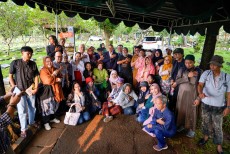 Hari Puisi Nasional: Menteri Kebudayaan Berziarah dan Bacakan Puisi di Makam Chairil Anwar