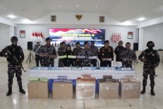 Sinergitas TNI AL dan Bea Cukai Gagalkan Penyelundupan 3,9 Juta Batang Rokok Ilegal di Makassar, Selamatkan Kerugian Negara Miliaran Rupiah