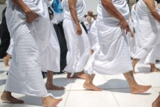Filosofi Ihram: Menanggalkan Ego dan Atribut Sosial di Garis Miqat