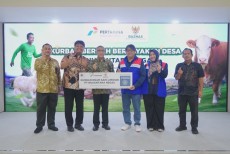 PT Nusantara Regas Salurkan 6 Sapi Limosin ke BAZNAS, Kurban untuk Masyarakat Pesisir