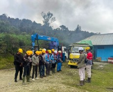 Tembus Medan Berat, PLN Hadirkan Listrik 24 Jam untuk 1.396 Rumah Tangga di Pegunungan Arfak, Papua Barat