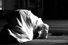Efek Psikologis Salat Melawan Patologi Kapitalisme