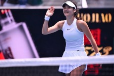 Si Cantik Emma Raducanu Berusaha Bangkit di Queen's Usai Tersingkir dari Prancis Terbuka