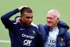 Deschamps Secara Kasar Bilang: Saya Bodoh Kalau Memainkan Mbappe di Posisi Tengah