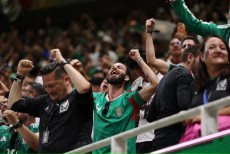 Menang dan Puncaki Grup, Mengapa Suporter Meksiko Malah Mencemooh Timnya?