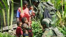 Patroli Satgas Marinir TNI AL di Papua, Hadirkan Keamanan dan Kebahagiaan bagi Masyarakat