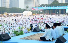 100 Ribu Jamaah Hadiri Zikir dan Doa Kebangsaan di Lapangan Monas