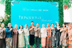 Fadli Zon Buka Pameran NUSANOVA 2.0, Wastra Nusantara Ivan Gunawan Siap Tembus Dunia