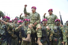 Kasad Dikukuhkan sebagai Warga Kehormatan Korps Marinir TNI AL