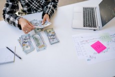 Dorong Gen Z Punya Banyak Sumber Cuan, Dr Tirta : Jangan Malu Punya Multiple Income