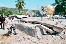 Tinjau Masjid Roboh di NTT, Mendagri Dorong Pemda Data Kerusakan Rumah Ibadah dan Sekolah
