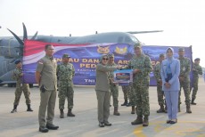 TNI AU dan Pemprov DKI Salurkan Bantuan Logistik Gempa NTT