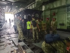 TNI AL Kerahkan KRI Teluk Parigi-539 Angkut Bantuan Logistik Bencana Gempa Bumi NTT ke Maumere