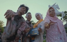 Pakai Lagu Livin on a Prayer, Wisudawan Undip Malah Disapa Bon Jovi