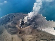 Cerita 4 Artis Terdampak Erupsi Anak Krakatau: Pesawat Putar Balik hingga Rumah Berdebu