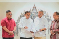 Fadli Zon dan Wali Kota Bandung Sepakat Revitalisasi Gedung Bersejarah di Bandung
