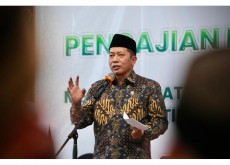 Menkop Ferry: Ekonomi Bangsa Bertumpu pada Syariah, Koperasi, Zakat