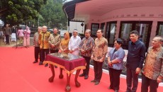 Respon Ahmad Muzani Saat Ditanya Jokowi Pamer Kartu Anggota PSI dan Pendidikan Gratis