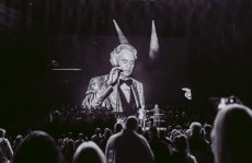 Di Tengah Desakan Pembatalan, Konser Andrea Bocelli Dibidik Raup Rp792 M