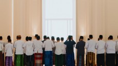 Kerap Disebut Kampungan, Sarung dan Peci Justru Jadi Identitas Bangsa