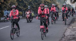 Gowes Sambil Sedekah, Peluh Bersimbah Pahala