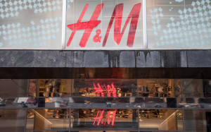 Prancis Investigasi Peritel Mode terkait Buruh Uighur di Xinjiang