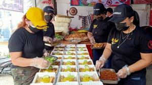 Rumah Sanggar Bapontar Siapkan Kebutuhan Makan Warga Isoman