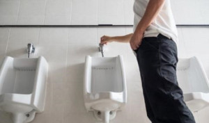 Jangan Anggap Sepele, Kencing Berdiri Bisa Timbulkan Banyak Masalah