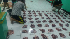 Meski Terpencil, DKM Mushalla Al Ikhlas Siap Guyur 750 Paket Daging untuk Warga