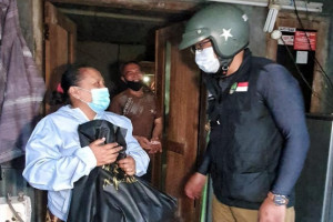 Ala Bikers, Ridwan Kamil Salurkan Bantuan untuk Masyarakat Bandung