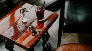 Tips Merawat Perabot Kayu Berpelitur Agar Awet, No Ribet